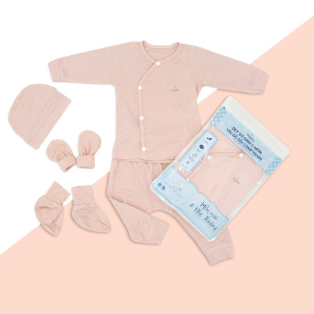 Set quần áo sơ sinh 5 món Comfybaby CF1020-SET5 chất modal làm từ sợi cây sồi siêu mềm và thoáng khí kháng khuẩn màu hồng.