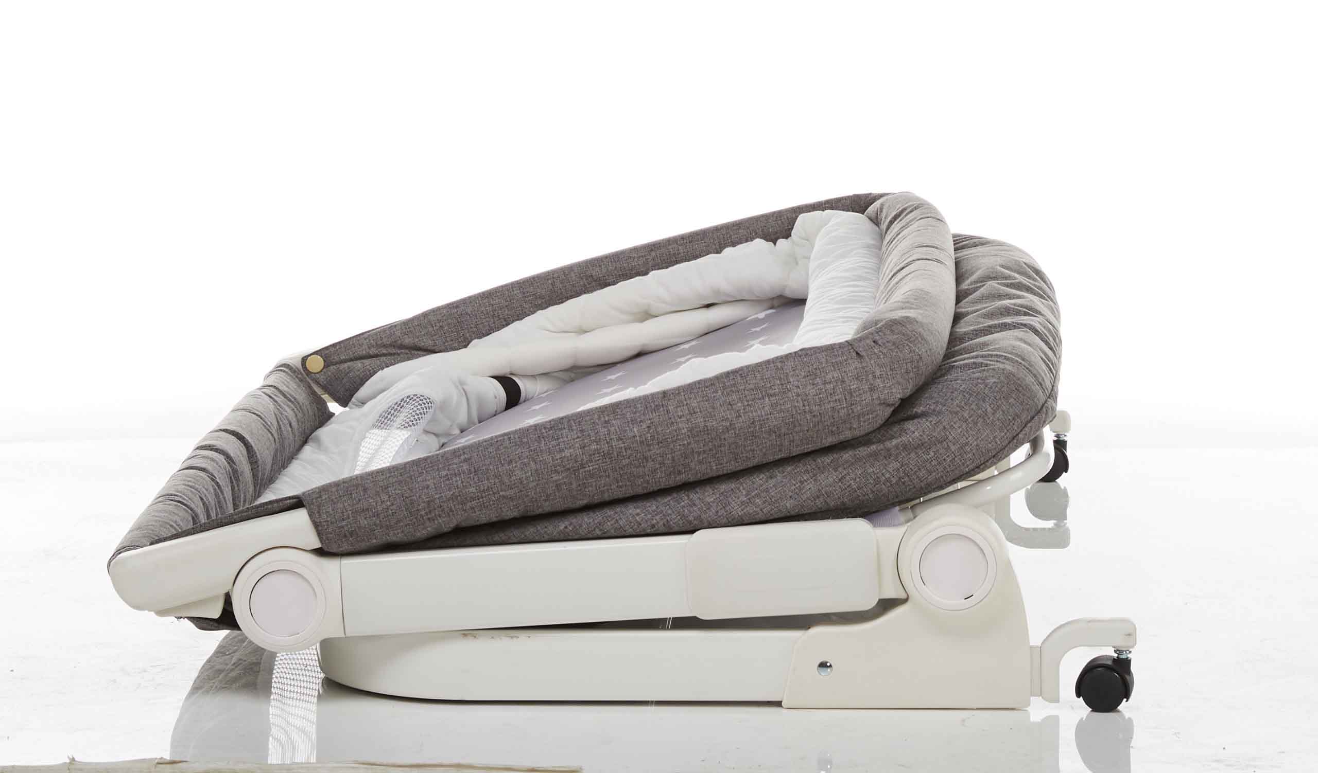 Giường cũi nâng hạ độ cao tiện lợi dành cho bé