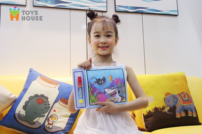 Sách tô màu bút nước thần kỳ Toys House size 39 hỗ trợ bé học tập tốt hơn